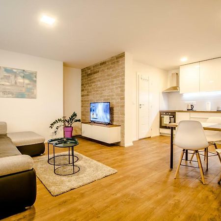 Central Apartments By Kovee Bratislava Luaran gambar