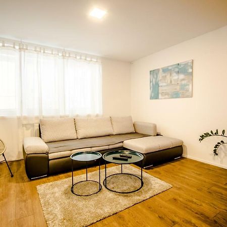 Central Apartments By Kovee Bratislava Luaran gambar