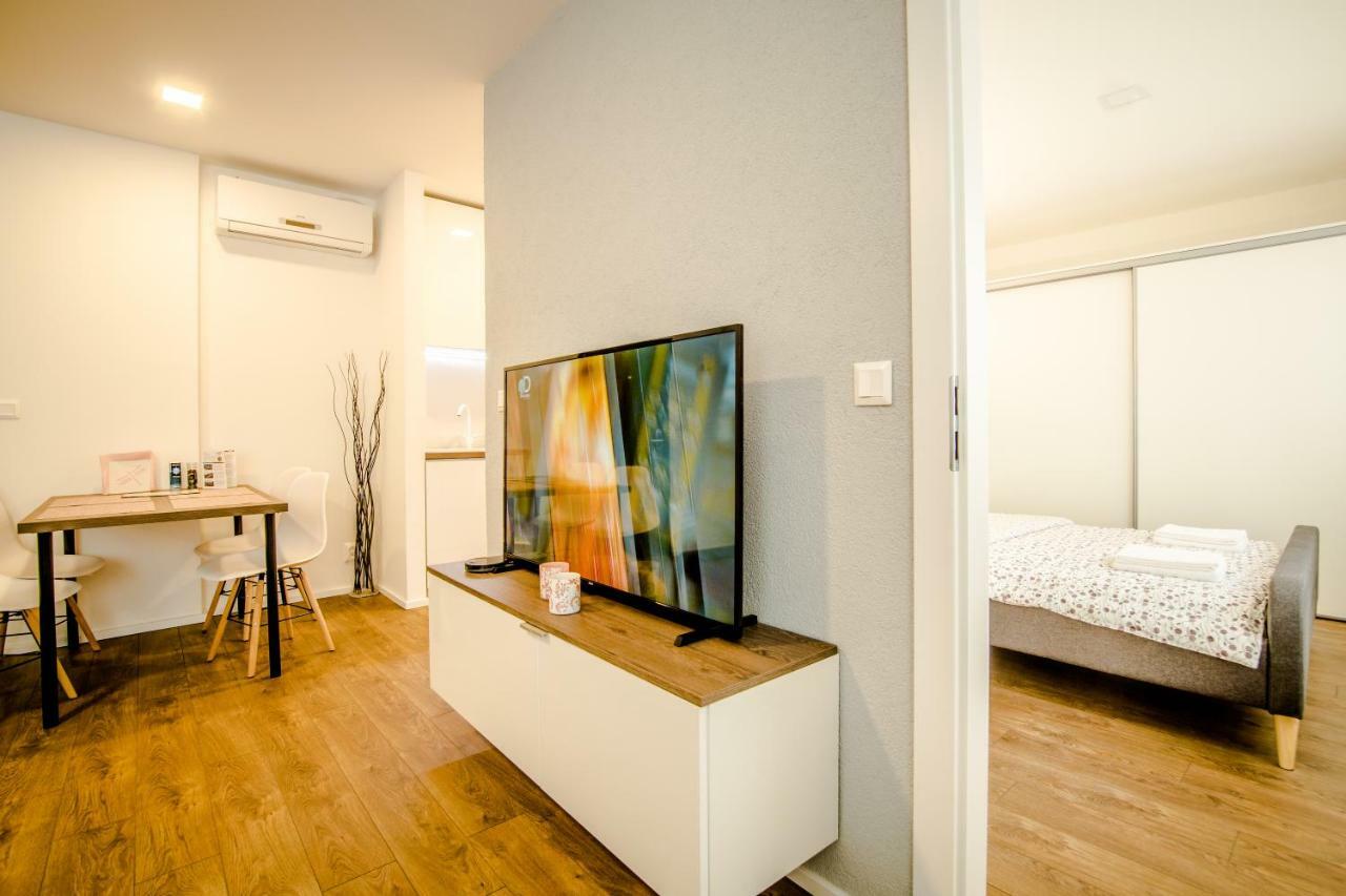 Central Apartments By Kovee Bratislava Luaran gambar