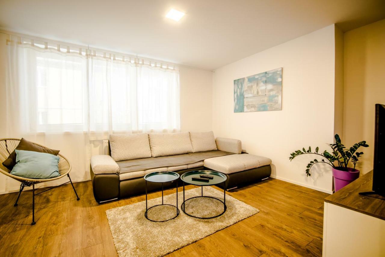 Central Apartments By Kovee Bratislava Luaran gambar